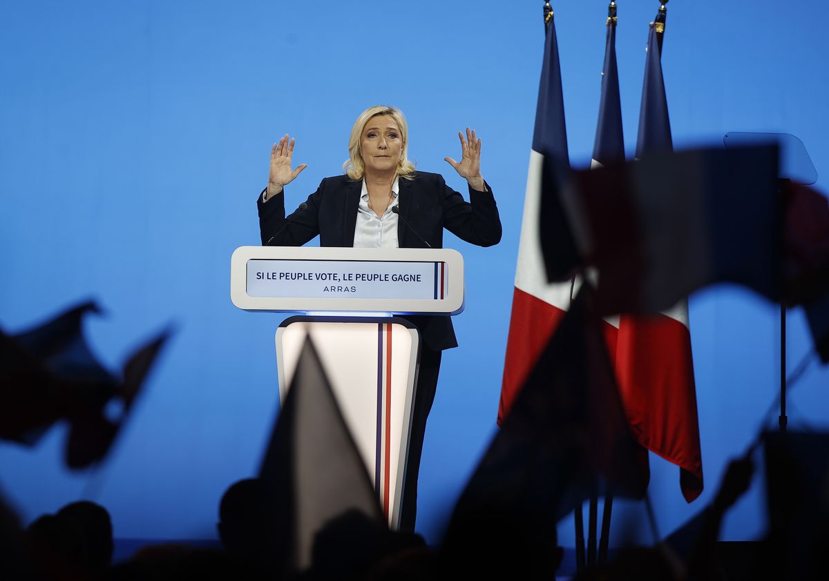 Marine Le Pen na ostatniej prostej przed II turą wyborów prezydenckich we Francji PAP/EPA/IAN LANGSDON
