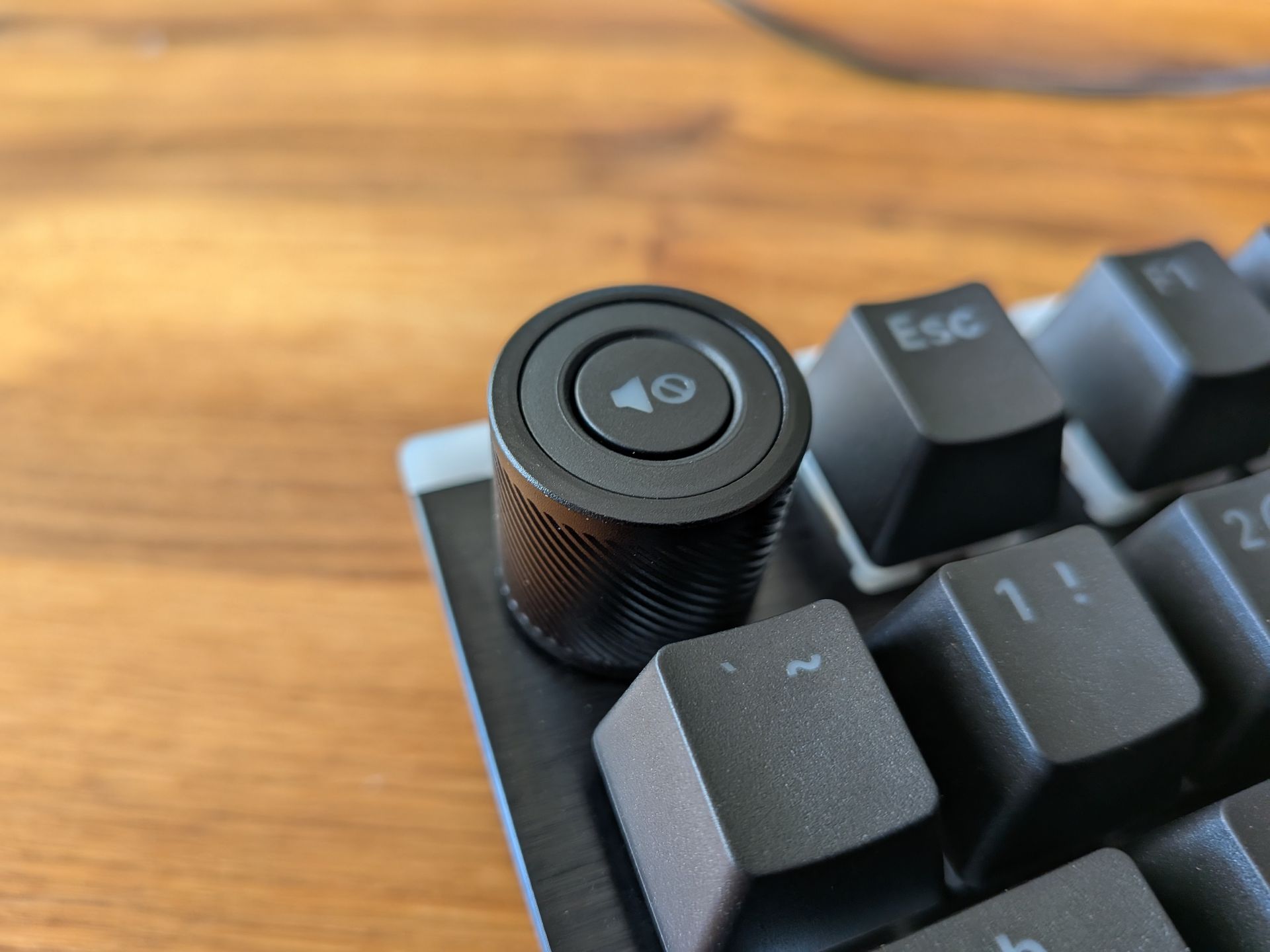 be quiet! Light Mount TKL