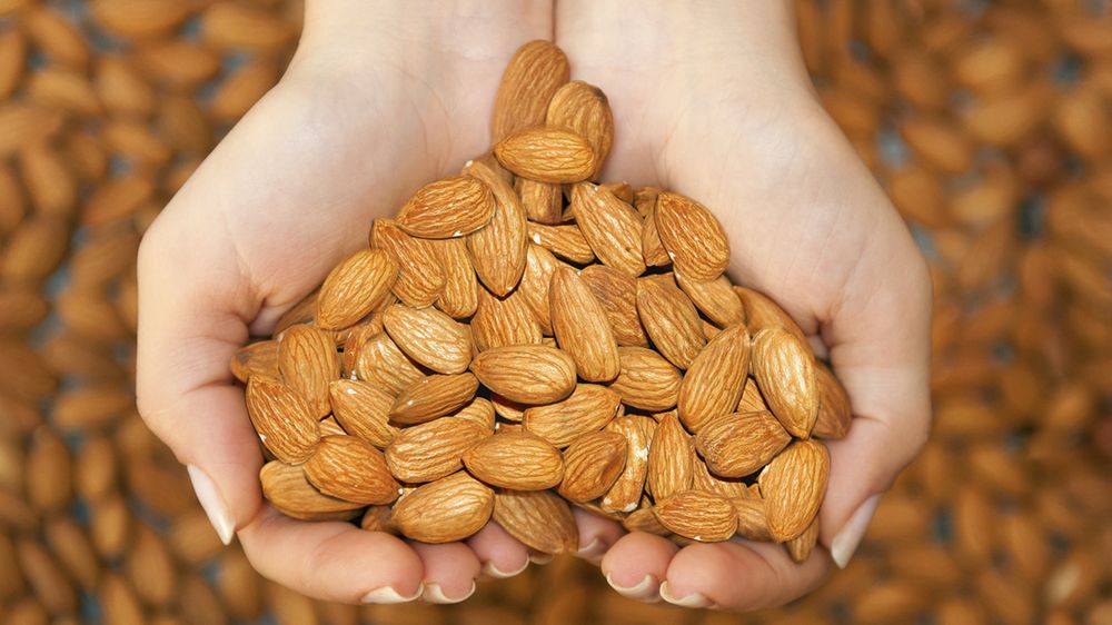 Prażone suszone migdały bez dodatku soli