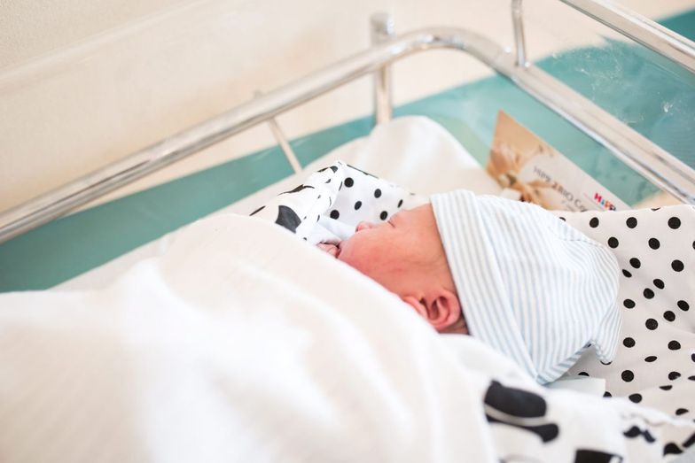 Ministerstwo Cyfryzacji chce, by fakt narodzenia dziecka można było zgłaszać online