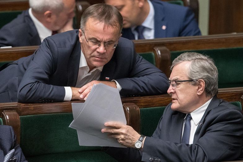 Jarosław Sellin (z lewej) jeszcze w czwartek zapewniał, że negocjacje są na ostatniej prostej