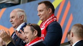 Były uściski, radość i miłe słowa. Prezydent Duda odwiedził polskich piłkarzy w szatni