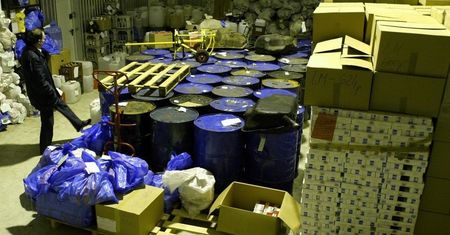 Nielegalny alkohol w Polsce. Co roku zabija ponad 100 Polaków