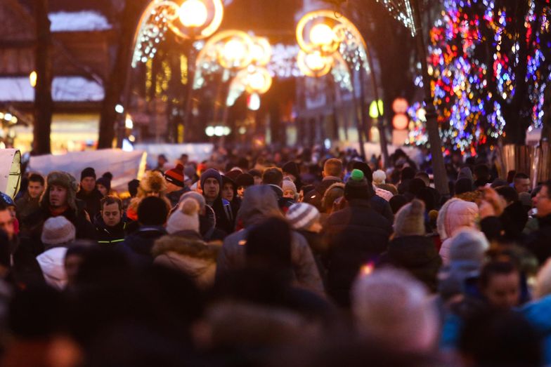 Krupówki w noc Sylwestrową. Na brak turystów stolica Tatr nie mogła narzekać