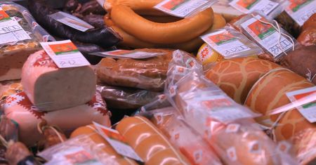 Sztuczne barwniki w mięsie i słodyczach mogą powodować raka jelit. Badania naukowców z USA