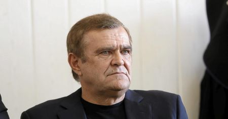 Karkosik bliski sprzedaży części swojego imperium. Realizuje plan wycofania z giełdy