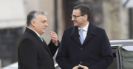 Morawiecki zabiera głos po apelu ekonomistów. Co z przyjęciem euro przez Polskę?