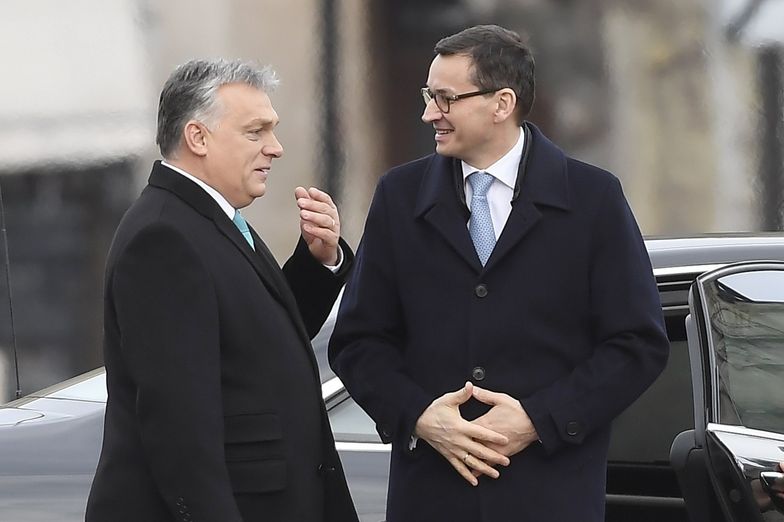 Nie czas na dyskusje o euro w Polsce - mówił podczas powrotu ze spotkania z Viktorem Orbanem Mateusz Morawiecki.