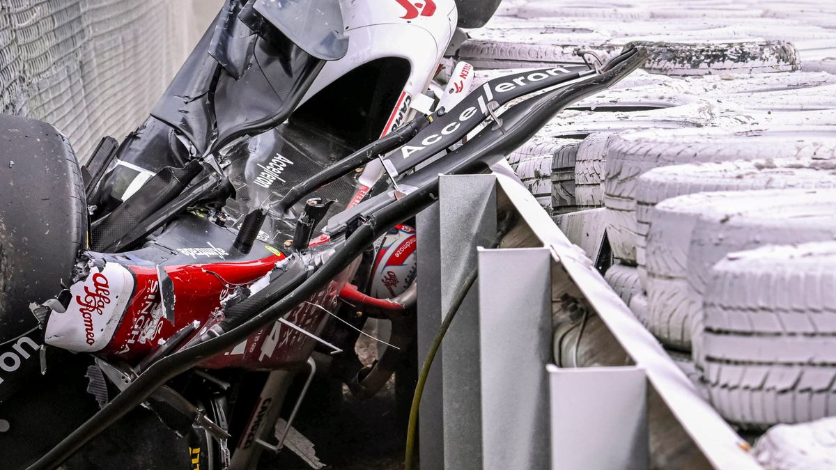 PAP/EPA / CHRISTIAN BRUNA  / Na zdjęciu: Guanyu Zhou tuż po karambolu