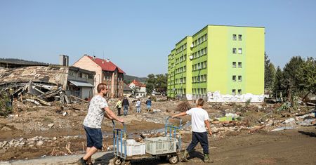 Przyjechał z Holandii, żeby ratować rodzinę. "Tutaj życia już raczej nie będzie"
