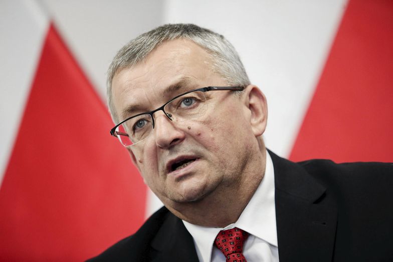 Minister Andrzej Adamczyk wyraził się jasno: o losie Okęcia zdecydują ekspertyzy. Problem w tym, że nie są nawet zlecone