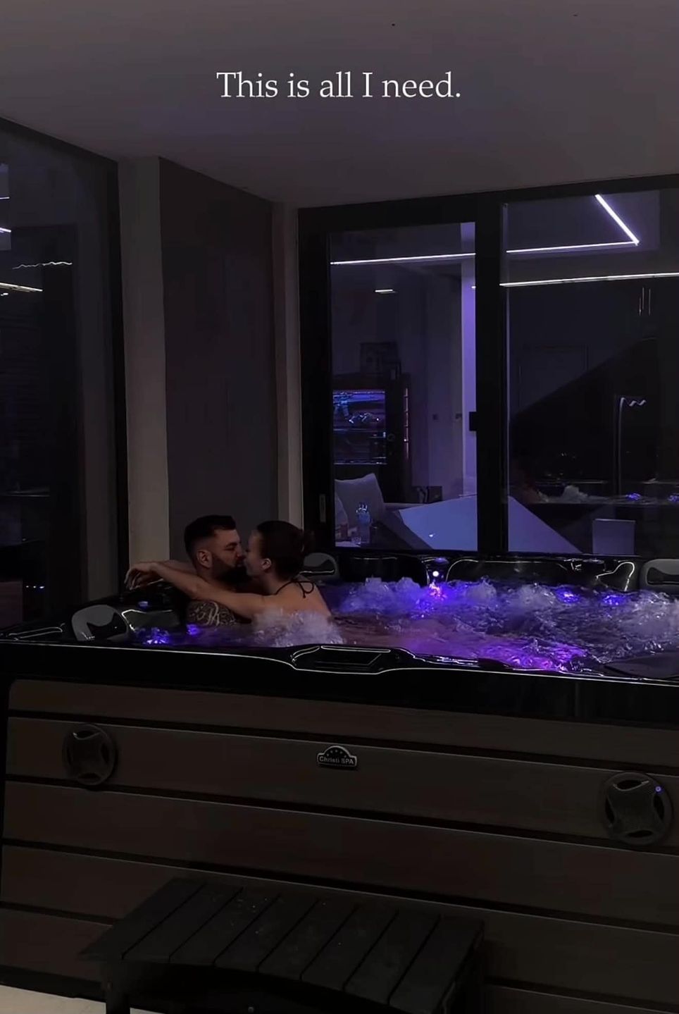 Wojtek Gola i Sofi Sivokha pokazali zmysłowe nagranie z jacuzzi