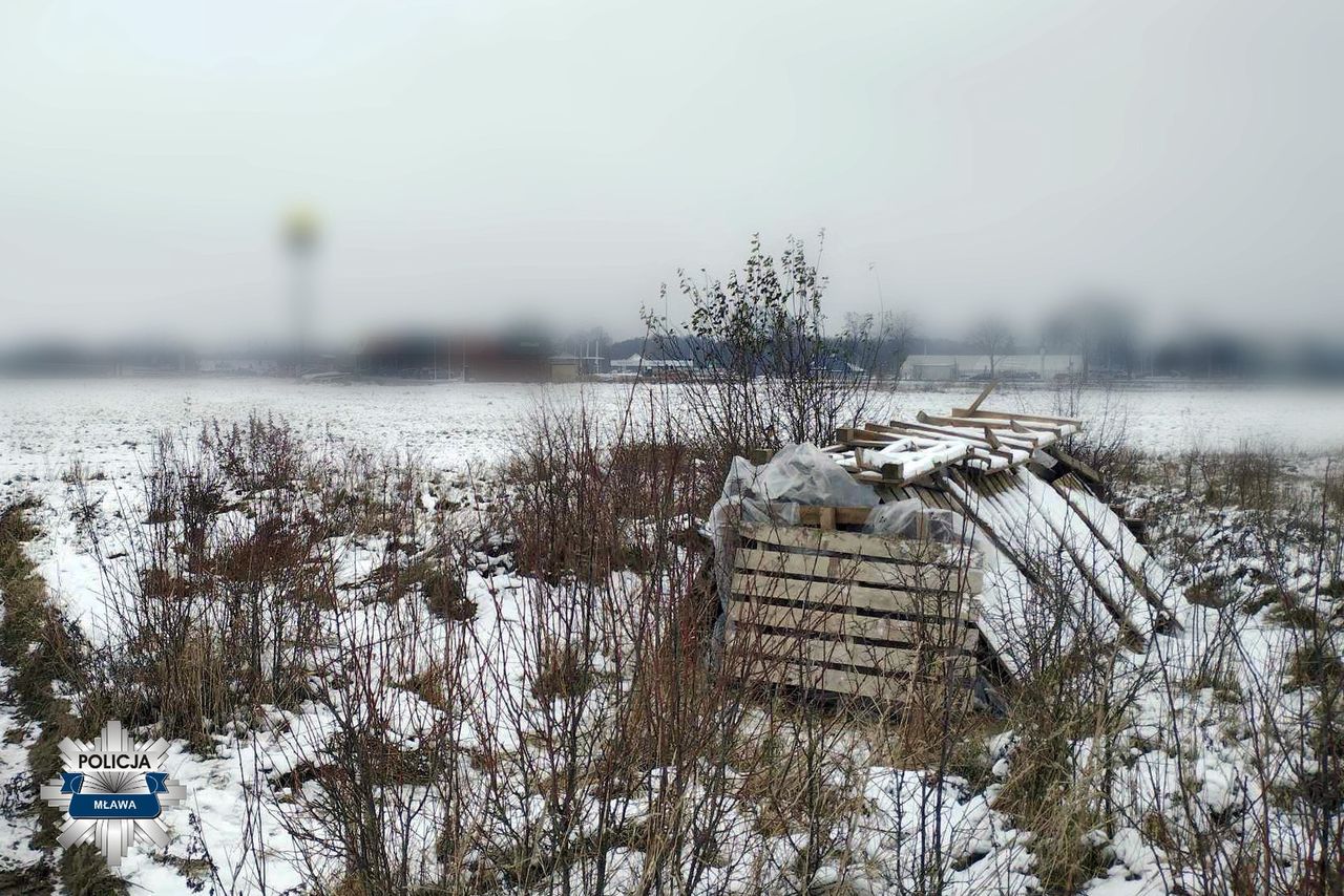 Odkrycie pod Mławą. Policjanci sprawdzili, kto był w środku
