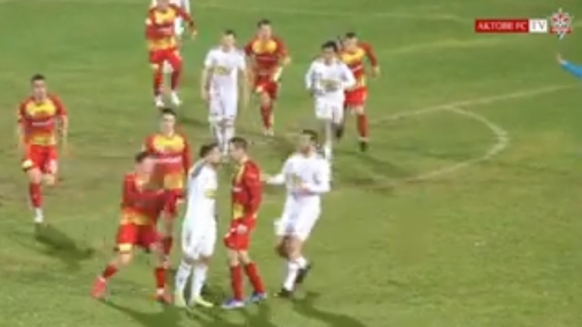 Zdjęcie okładkowe artykułu: YouTube /  FC AKTOBE-TV FC AKTOBE / Na zdjęciu: kłótnia piłkarzy Korony i Aktobe