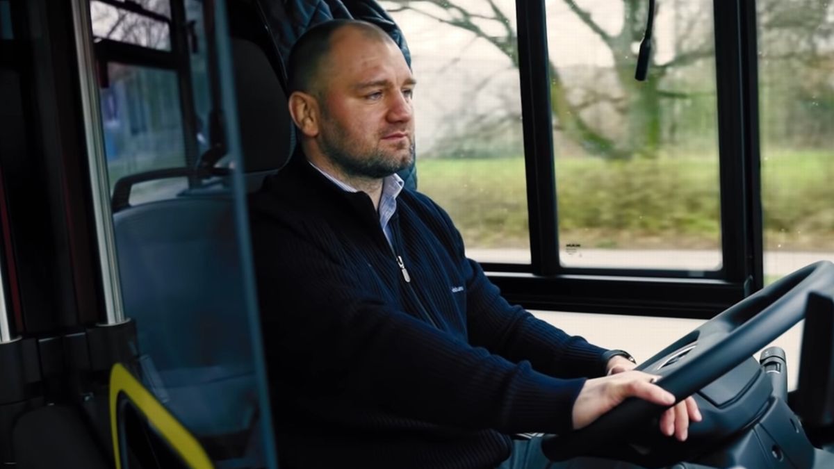 Martin Zawada pracuje jako kierowca autobusu