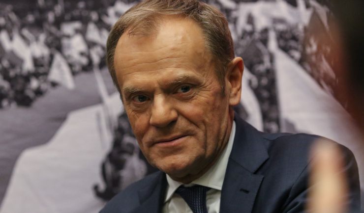 TVP wbija szpilę Tuskowi. Bo mówił: "Takich guzików nie ma"