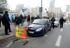 Protest taksówkarzy, utrudnienia w centrum Warszawy. Uber dogaduje się z Ministerstwem Cyfryzacji