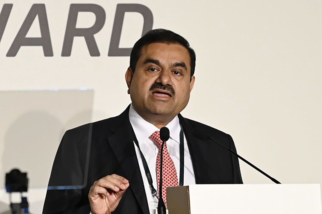 Miliarder w tarapatach. Gautam Adani w jeden dzień stracił ponad 20 mld dolarów