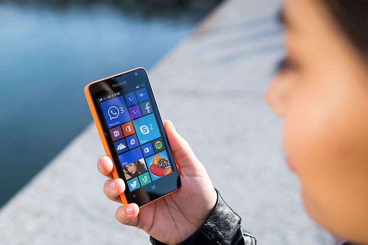 Nadzieją dla Microsoftu są bardzo tanie smartfony, takie jak Lumia 430