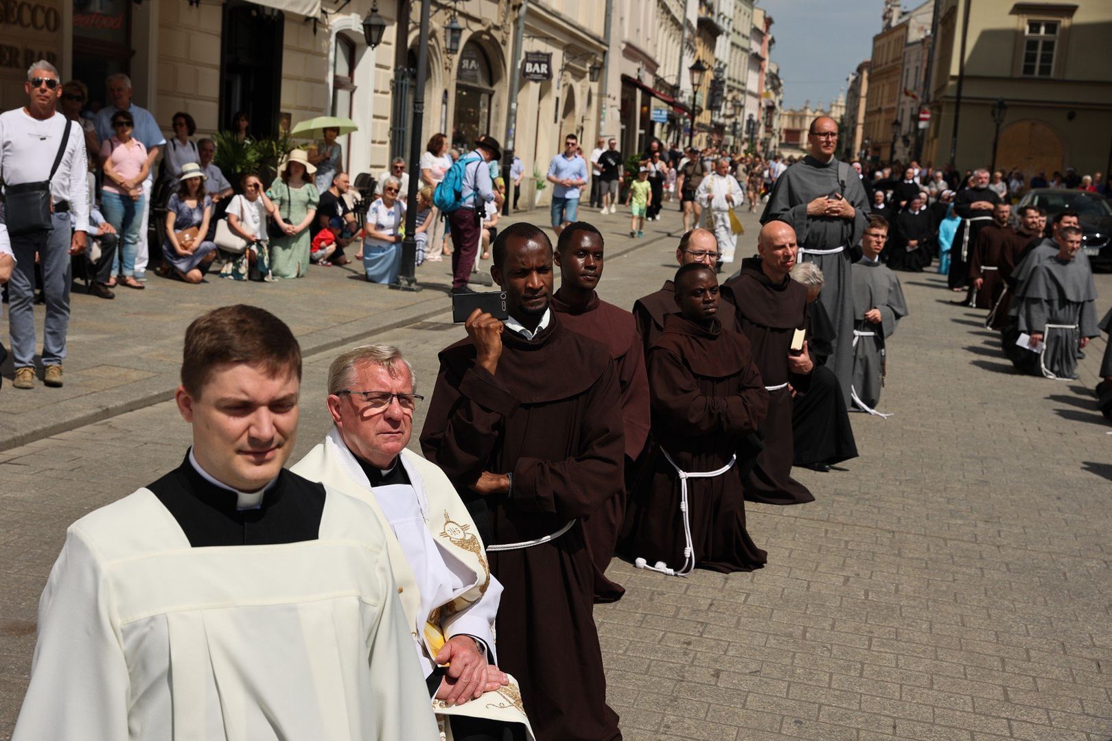 Tak wyglądała ubiegłoroczna procesja Bożego Ciała z Wawelu na krakowski Rynek Główny