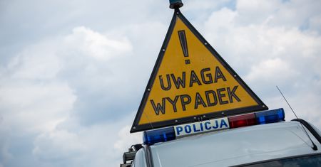Warszawa. Wypadek na ul. Grochowskiej. Zderzenie autobusu i dwóch samochodów