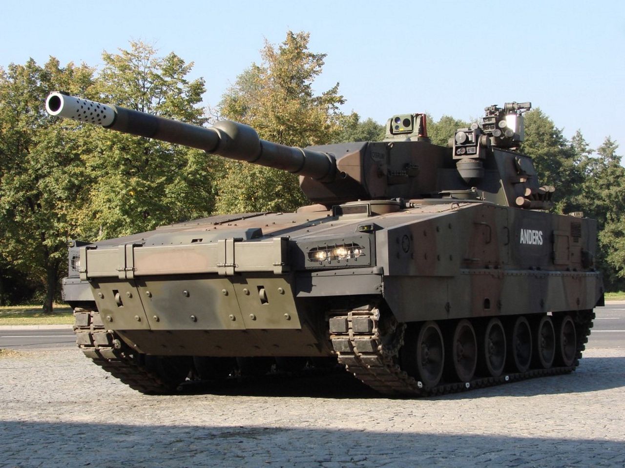 Wielozadaniowa Platforma Bojowa Anders - na zdjęciu jako lekki czołg (wóz wsparcia ogniowego)