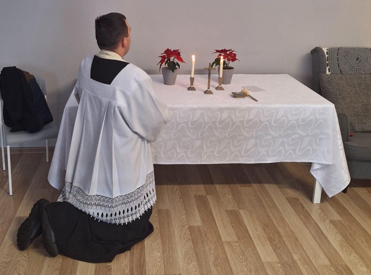 Odwiedził po kolędzie 470 domów. "Smutne, że wiele drzwi pozostaje zamkniętych"