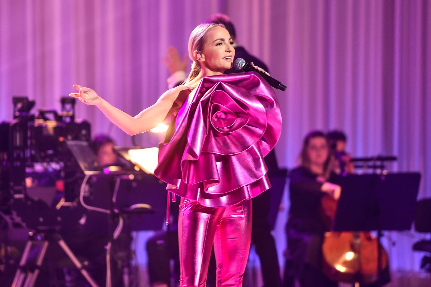 Anna Wyszkoni -walentynkowy koncert Polsatu 2021