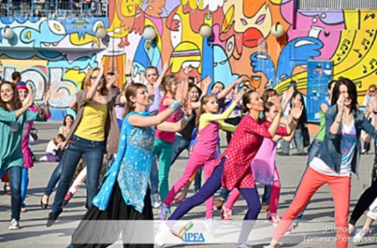 Bollywoodzki flash mob na "Patelni" przy Metrze Centrum