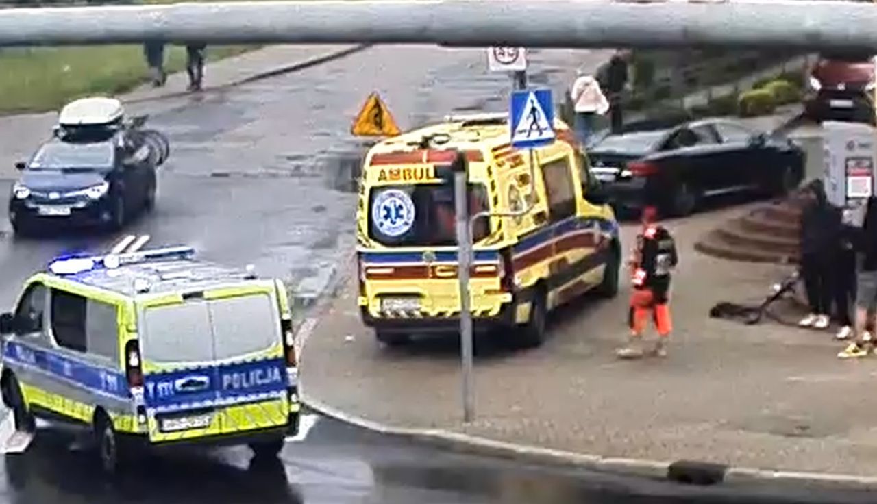 17-latek jechał hulajnogą. Nagranie z Olsztyna. Komentarz zbędny