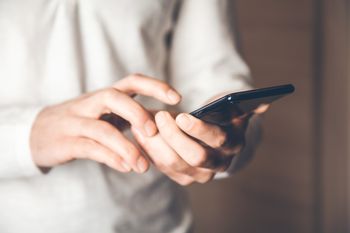 Telefon o wypadku bliskiej osoby. 77-latka uwierzyła oszustom
