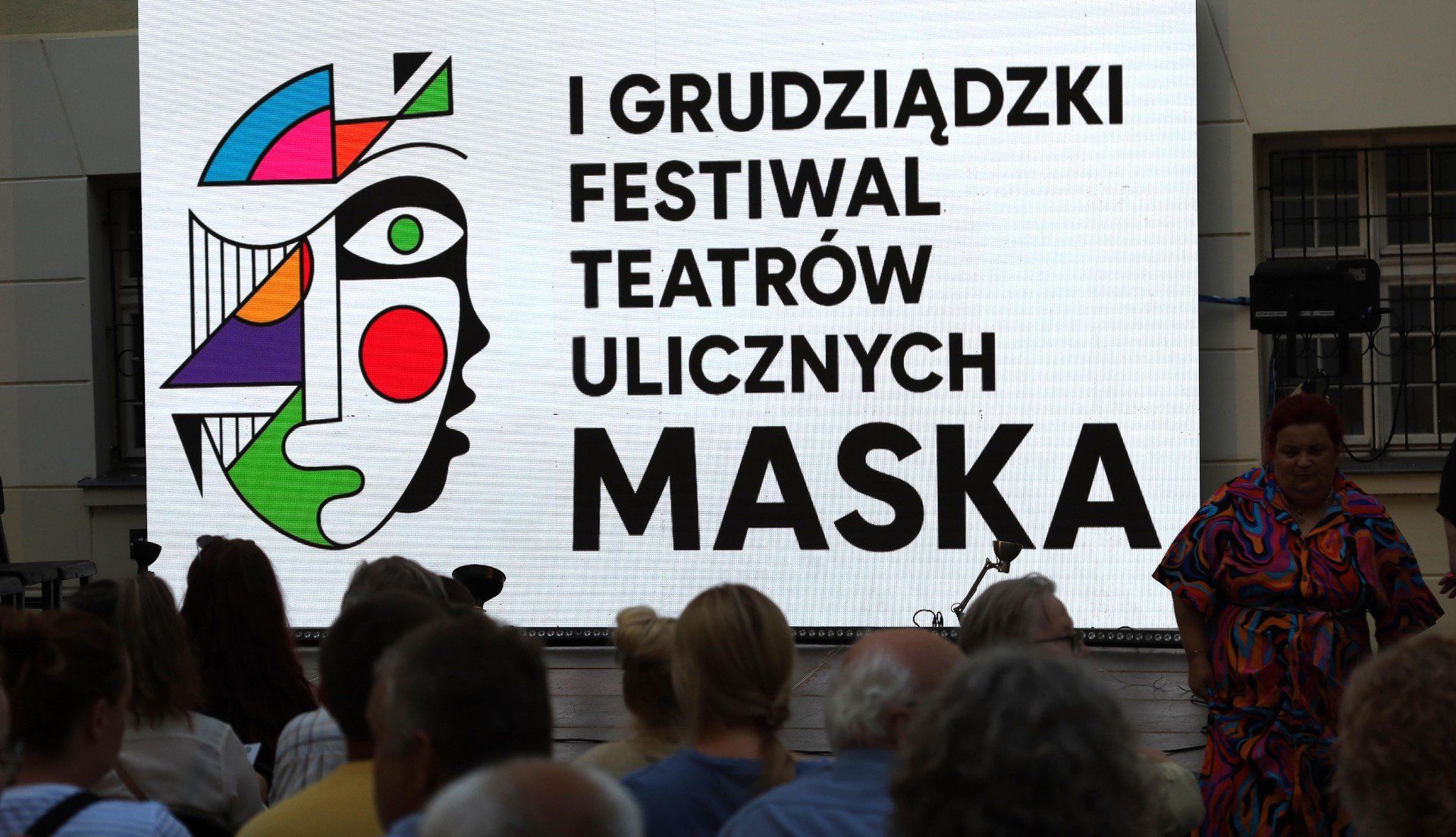  Spektakl &#34;Ręce które krzyczą&#34; otworzył I Festiwal Teatrów Ulicznych w Grudziądzu