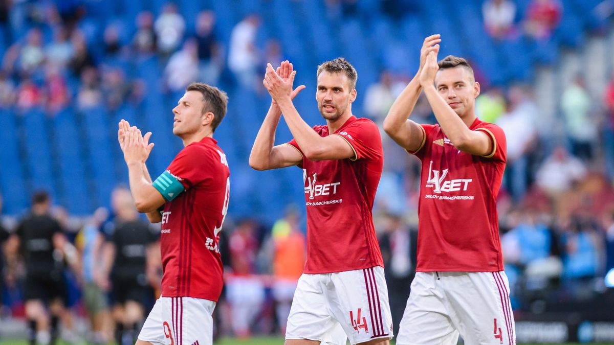Newspix / MARCIN PIRGA / CYFRASPORT / Na zdjęciu: piłkarze Wisły Kraków