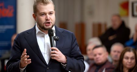 Poseł PiS na Ibizie z szefem Zondacrypto. KO idzie do prokuratury