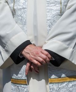 Dwa razy się księdzu udało, za trzecim się wyrwała. Dyrektor wezwał policję