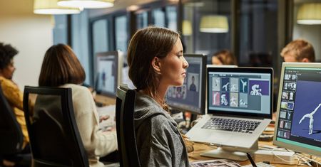 Artyści i twórcy stracą pracę przez sztuczną inteligencję? Prawo za tym nie nadąża