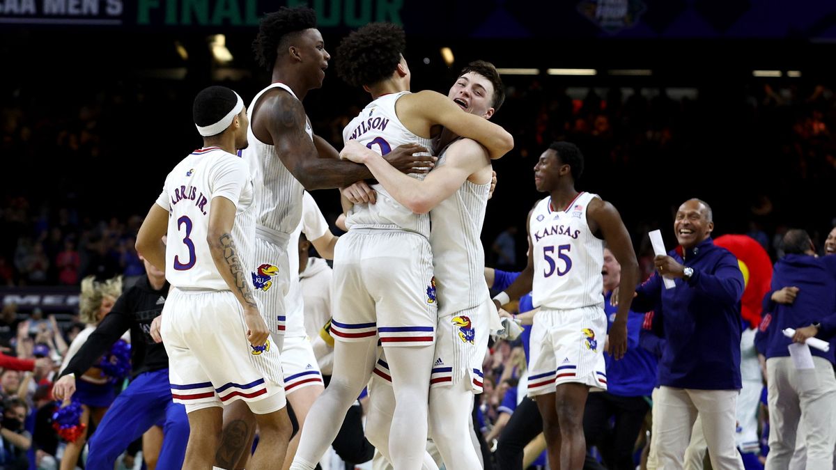 Zdjęcie okładkowe artykułu: Getty Images / Tom Pennington / Na zdjęciu: koszykarze Kansas Jayhawks