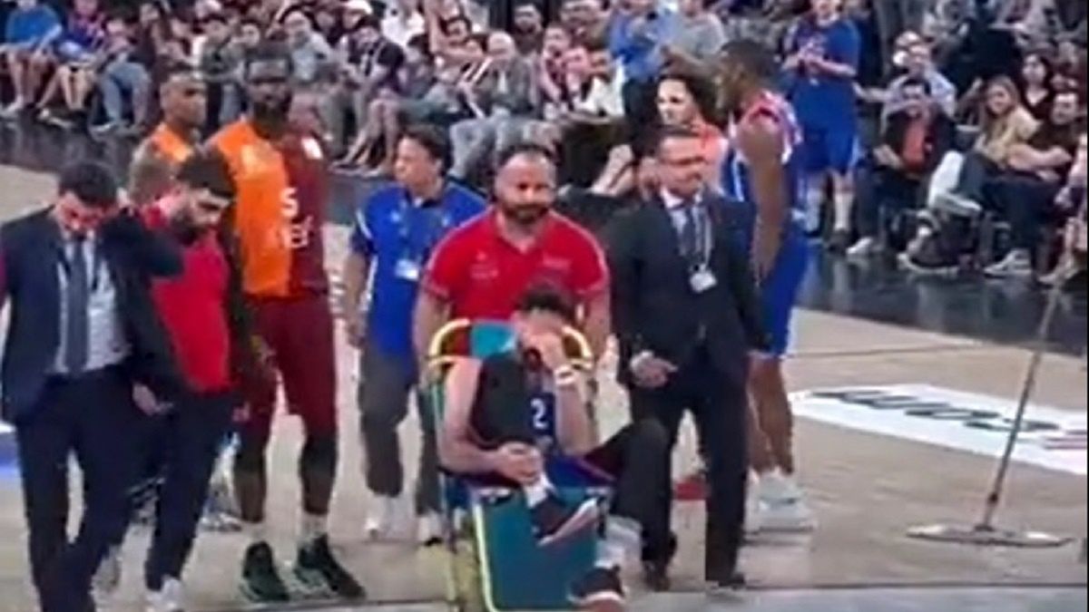 Vasilije Milić opuścił boisko na wózku