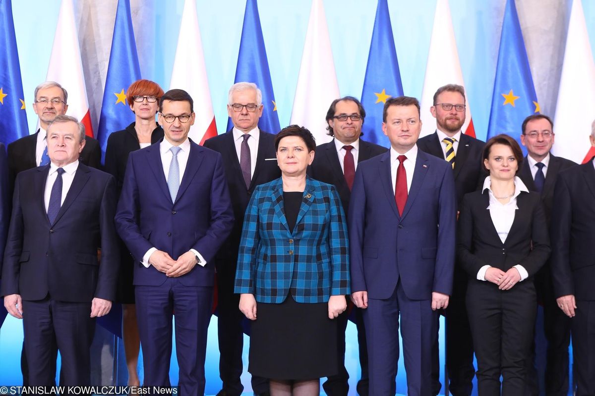 PiS z rekordowo rozbudowanym aparatem. Żaden rząd nie miał takiej liczby urzędników