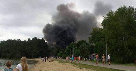 Białka: Pożar nad jeziorem. Spłonął namiot gastronomiczny. Jedna osoba w szpitalu