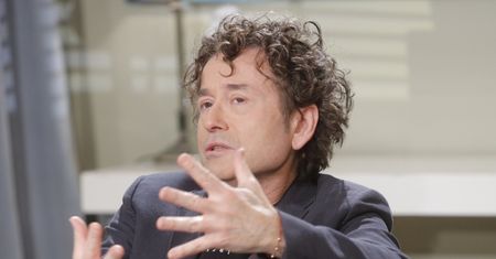 Piotr Rubik zdradza, ile stracił pieniędzy przez brak asertywności i ZŁYCH MENADŻERÓW. Zawrotne sumy