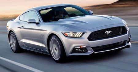 Ford Mustang EcoBoost udaje, że dobrze brzmi