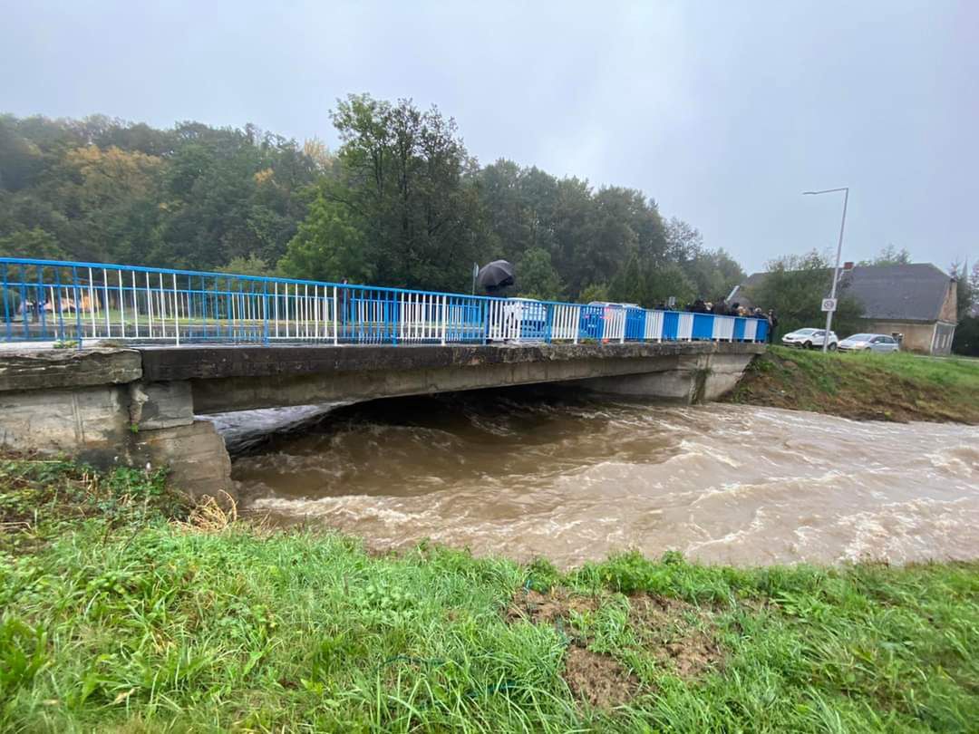 Ewakuacja mieszkańców Jarnołtówka i Pokrzywnej