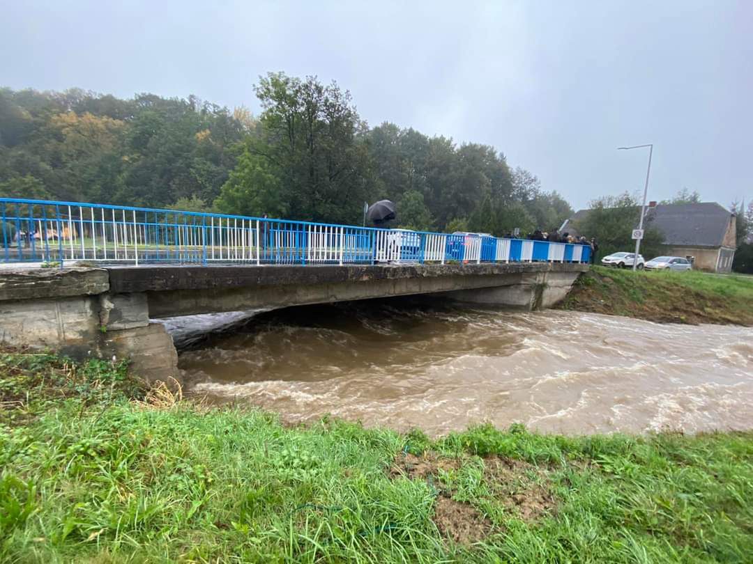 Ewakuacja mieszkańców wsi Jarnołtówek