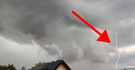 Nagrał uderzenie pioruna. "Bliskie wyładowania doziemne"