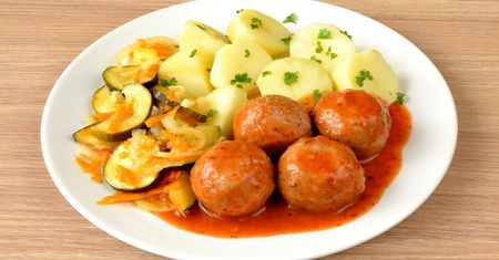 Błyskawiczne pulpety z cukinii, którymi naje się cała rodzina. Gotowe w 15 minut