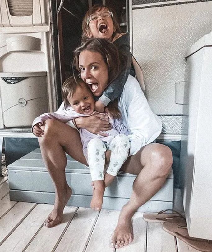 Anna Wendzikowska z dziećmi