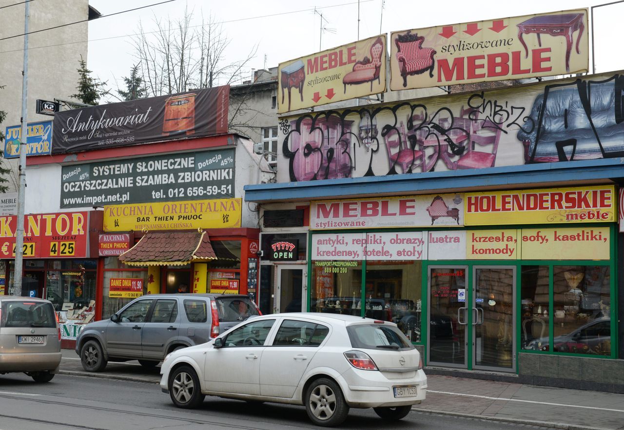 137 reklam na kilometr. W Rumi walczą z chaosem reklamowym. Uchwała krajobrazowa