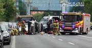 Najechał na zaparkowanego Lexusa w Śródmieściu. Subaru wywróciło się na bok