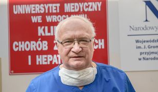 Szczepionka na COVID-19. Prof. Krzysztof Simon zaszczepiony jako pierwszy na Dolnym Śląsku